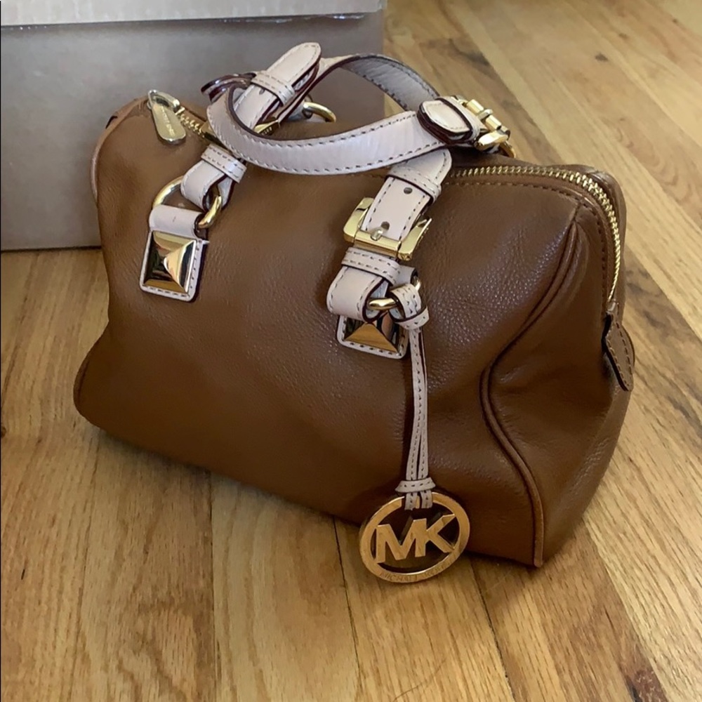 Cute leather Michael Kors handbag